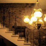 Steintreppe im Erdgeschoß