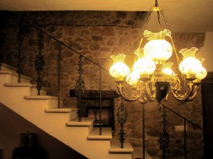 Steintreppe im Erdgeschoß