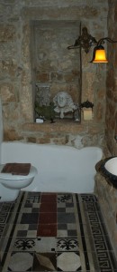 Einst ein kleiner Stall? - Heute ein WC mit Kreuzgewölbe