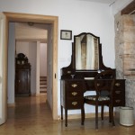 Mahagoni-Sekretär im Gästezimmer