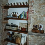 Wandnische im alten Hausdurchgang